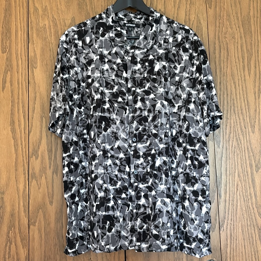 Express Men’s Funky Button Down Top